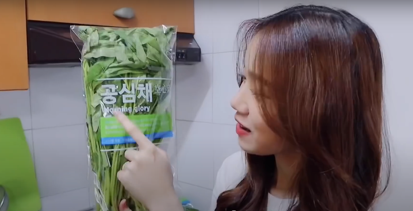 Khách Hàn lần đầu ăn rau muống xào Việt Nam, lập tức mê mẩn vì 2 lý do này- Ảnh 3.