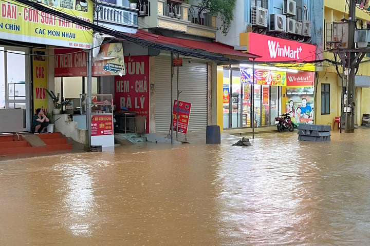 Giao thông tê liệt, sạt lở rình rập sau mưa lớn ở các tỉnh miền núi phía Bắc- Ảnh 2.