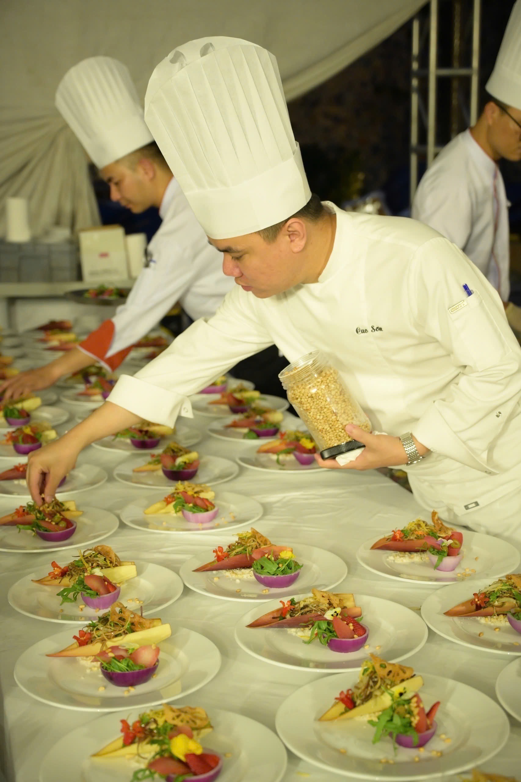 Thực đơn thuần chay trong lễ cưới ca sĩ Hồ Quỳnh Hương có gì đặc biệt?- Ảnh 4.