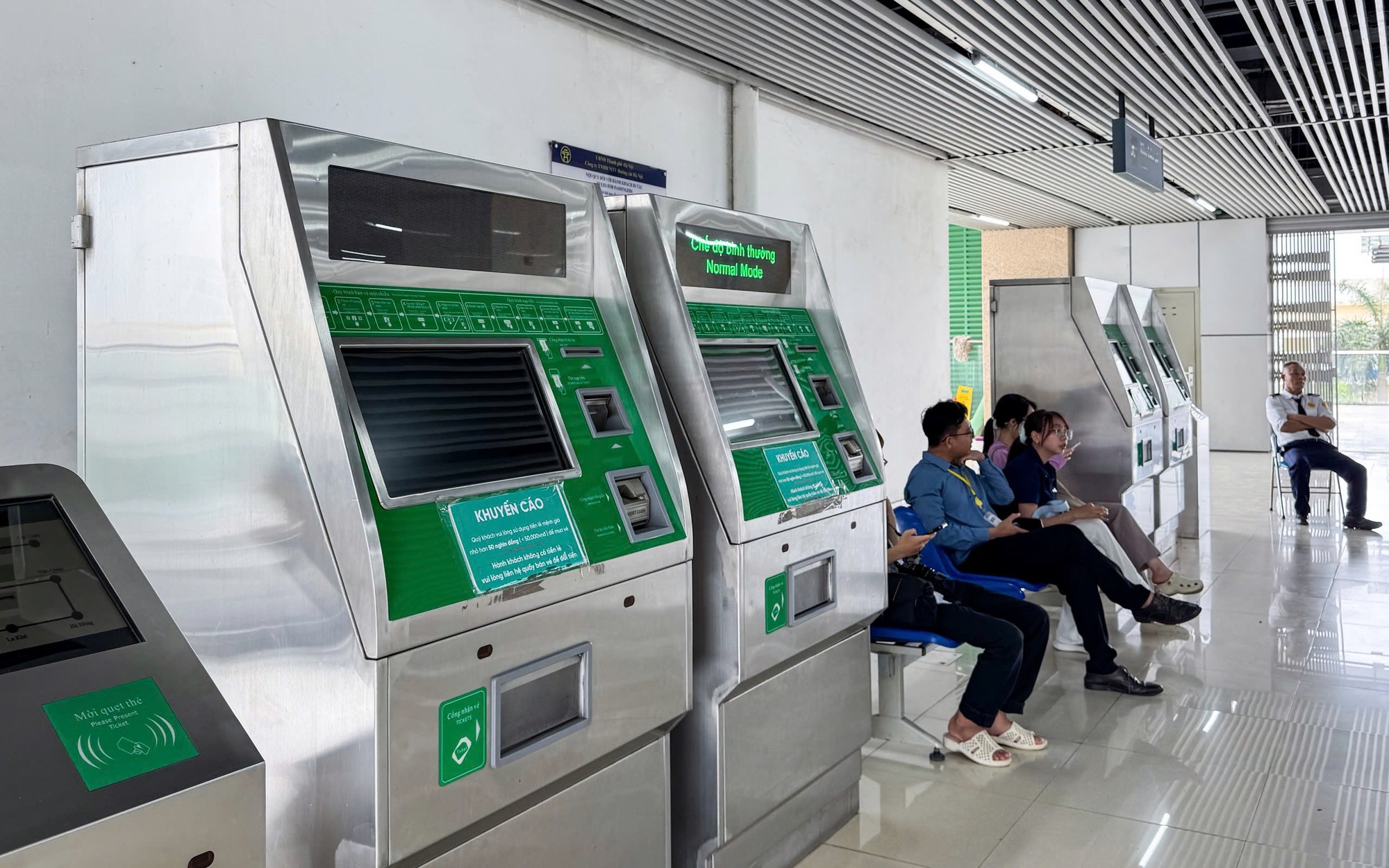 Hiện trạng tuyến metro Cát Linh - Hà Đông sau gần 4 năm vận hành- Ảnh 5. Hiện trạng tuyến metro Cát Linh - Hà Đông sau gần 4 năm vận hành- Ảnh 5.