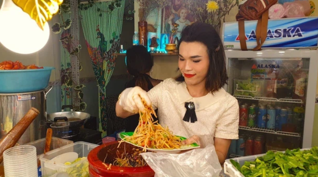 Chuyện của Ty Thy: Từ “Thánh gỏi đu đủ” đến chiếc xe đẩy trong con hẻm nhỏ - Bài học kinh doanh đắt giá cho người làm F&B- Ảnh 2.