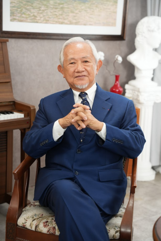 GS Phan Văn Trường – người từng đi qua 80 quốc gia, đàm phán 60 tỷ USD: "Tôi không chấp nhận kiểu nhân viên này"- Ảnh 1. GS Phan Văn Trường – người từng đi qua 80 quốc gia, đàm phán 60 tỷ USD: "Tôi không chấp nhận kiểu nhân viên này"- Ảnh 1.