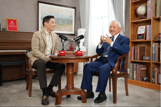 GS Phan Văn Trường – người từng đi qua 80 quốc gia, đàm phán 60 tỷ USD: "Tôi không chấp nhận kiểu nhân viên này"- Ảnh 2. GS Phan Văn Trường – người từng đi qua 80 quốc gia, đàm phán 60 tỷ USD: "Tôi không chấp nhận kiểu nhân viên này"- Ảnh 2.