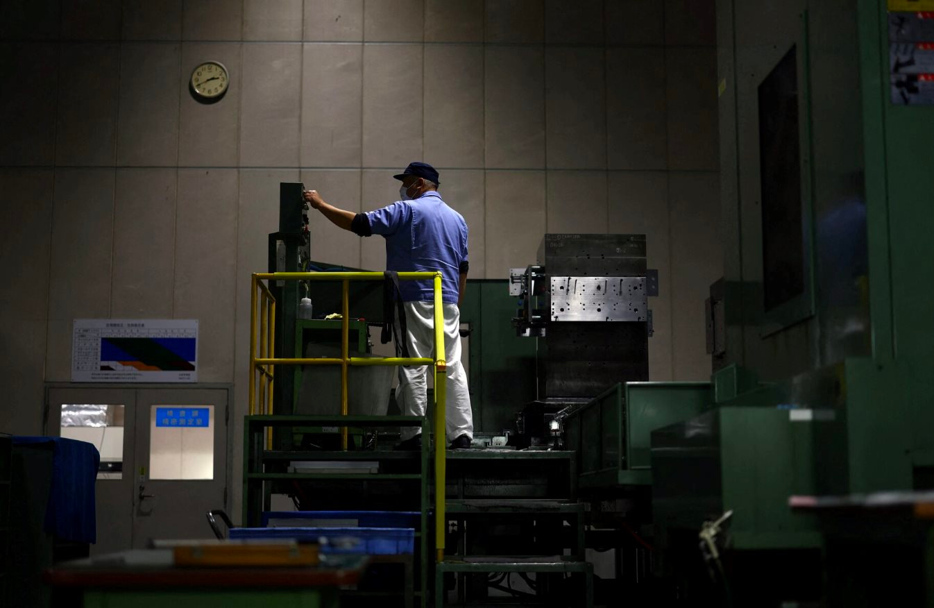 Ngành công nghiệp then chốt của nền kinh tế lớn thứ 4 thế giới rơi vào cảnh điêu đứng vì "cú sốc 25%", đến Thủ tướng nước này cũng phải lên tiếng về cái gọi là "cuộc khủng hoảng quốc gia"- Ảnh 1.