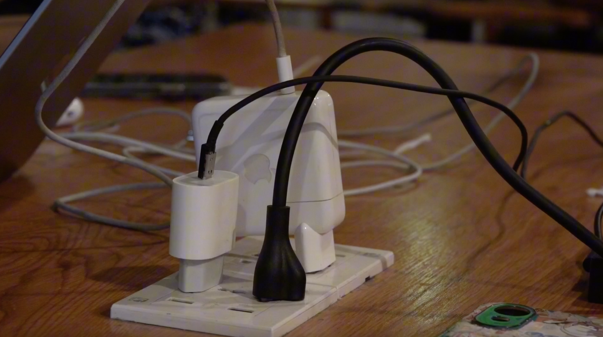 Thông tin mới về việc The Coffee House bịt ổ điện, bị cho là Thông tin mới về việc The Coffee House bịt ổ điện, bị cho là