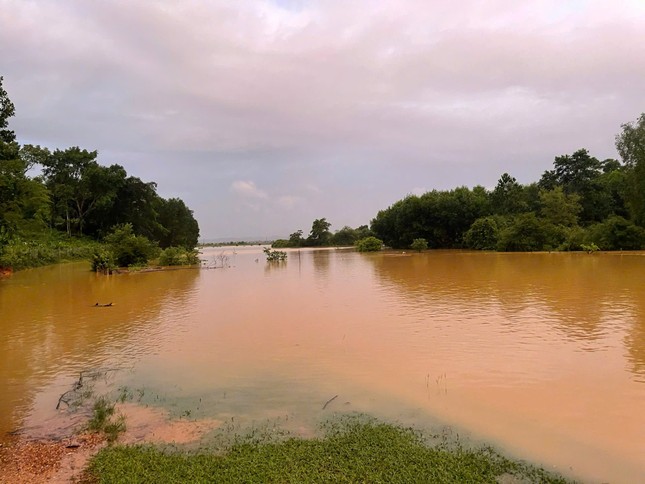Lũ đến bất ngờ vào mùa hè: 'Chúng tôi mất trắng… rồi'- Ảnh 2.