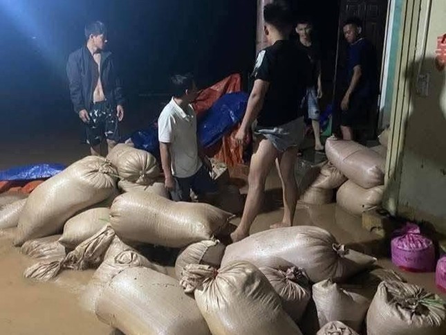 Lũ đến bất ngờ vào mùa hè: 'Chúng tôi mất trắng… rồi'- Ảnh 4.