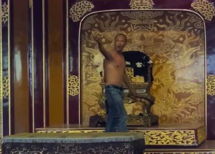 Bộ VH-TT-DL lên tiếng việc ngai vua triều Nguyễn bị xâm hại- Ảnh 1.