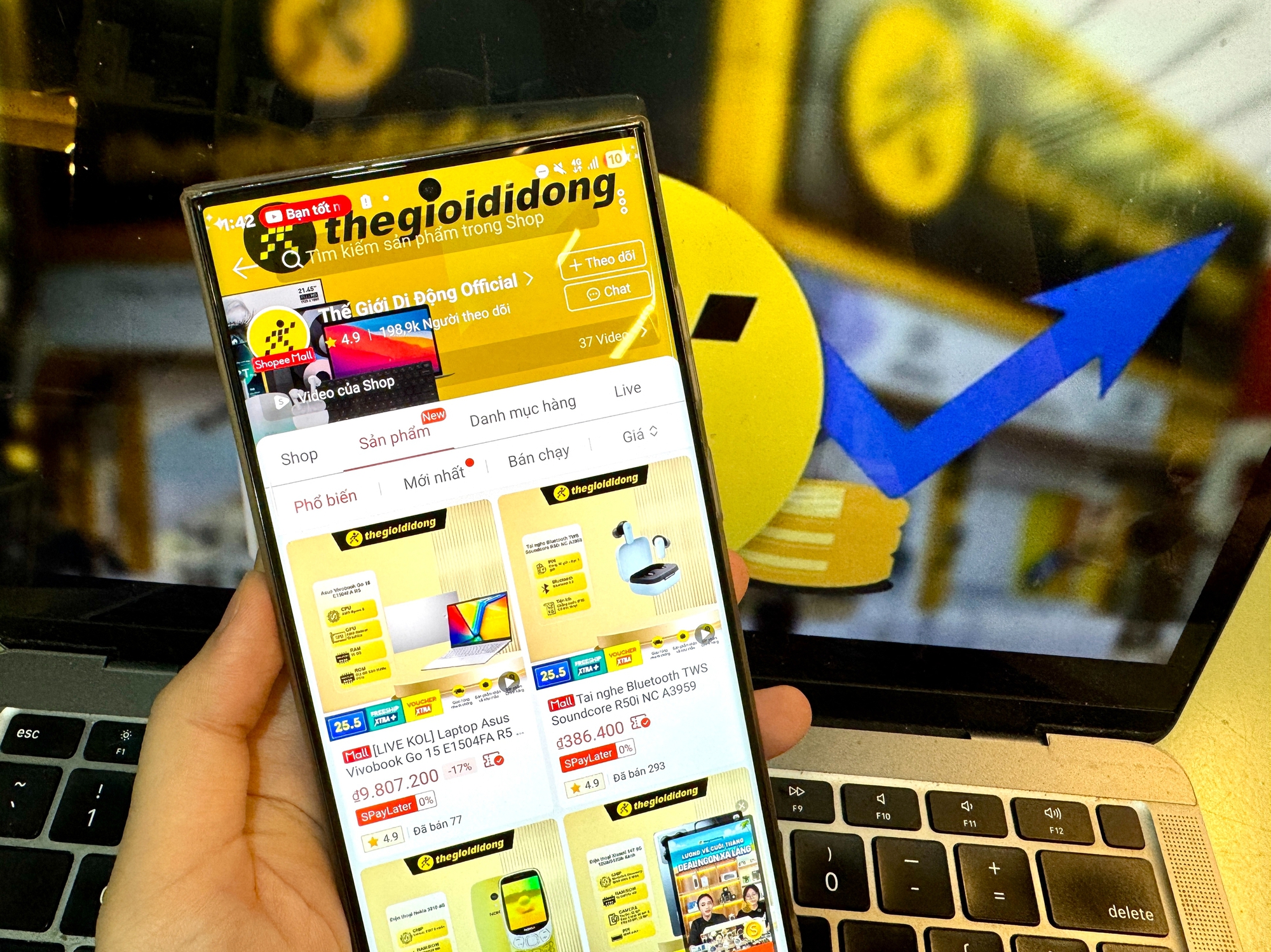 Thế Giới Di Động cắt giảm mặt bằng, kiếm đậm từ gian hàng online- Ảnh 1. Thế Giới Di Động cắt giảm mặt bằng, kiếm đậm từ gian hàng online- Ảnh 1.