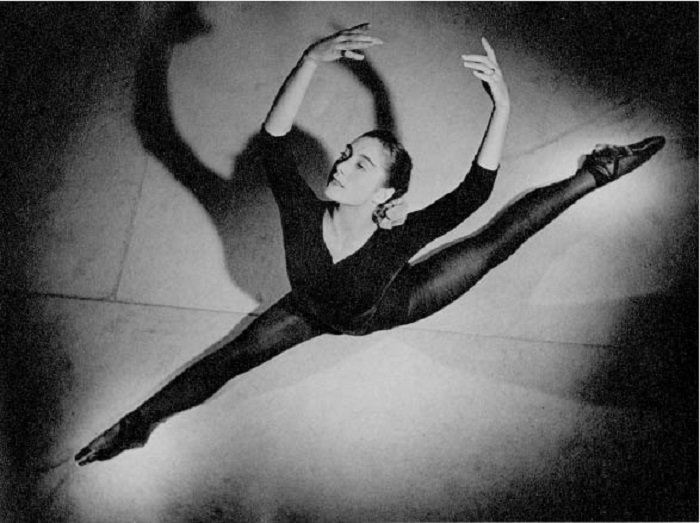 Cuộc đời rực rỡ của Gillian Lynne: Từ cô bé bị trường từ chối dạy trở thành vũ công huyền thoại, bước ngoặt cuộc đời từ câu nói của bác sĩ và tình yêu thương của mẹ- Ảnh 8.