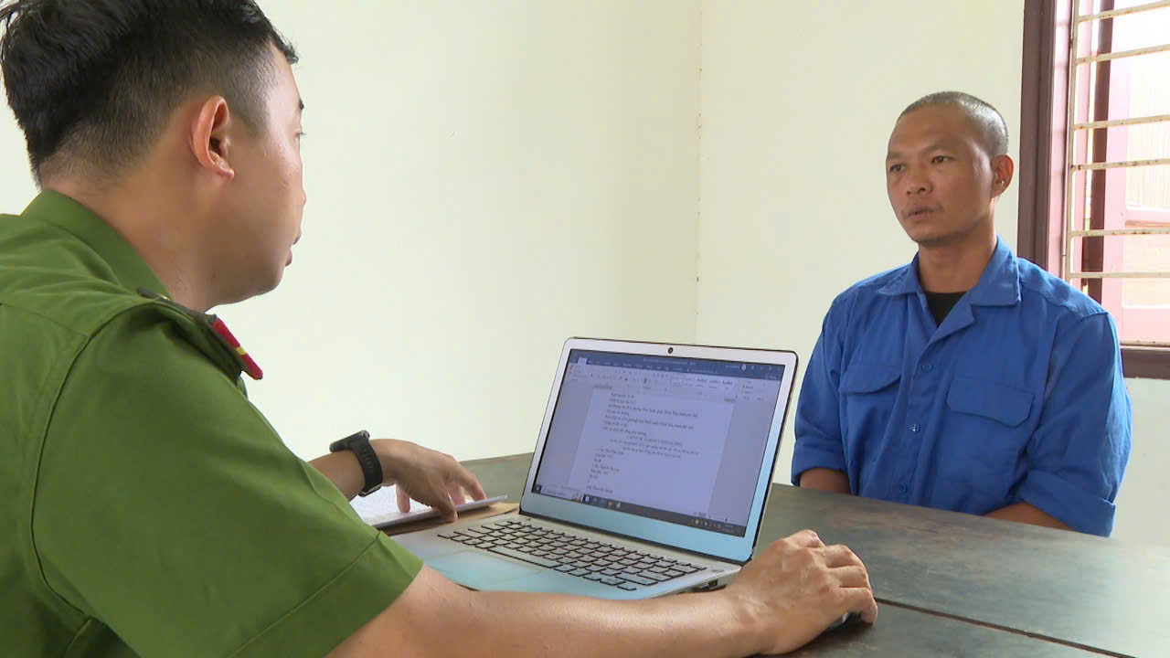 Tạm giữ hình sự, test ma tuý kẻ phá hoại ngai vua triều Nguyễn- Ảnh 1.