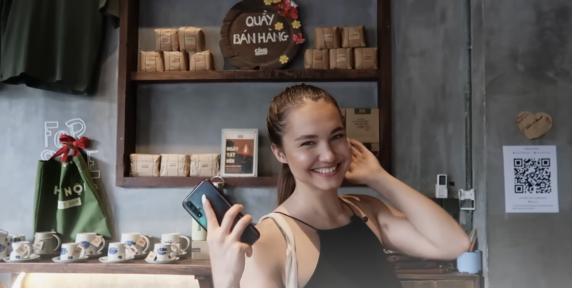 Khách Tây "ăn sập" phố cổ Hà Nội, phát hiện món chân ái của cuộc đời: "Không món Hungary nào ngon bằng"- Ảnh 1.