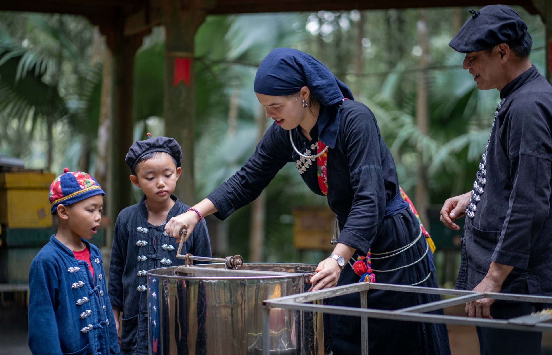 Việt Nam có ngôi làng lọt top “Làng du lịch đẹp nhất thế giới”: Cơm chung nồi, tiền chung túi, tất cả đều hạnh phúc- Ảnh 3.