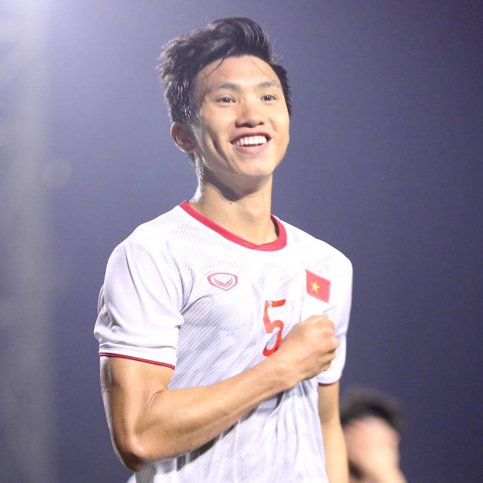 Bsmart & Đoàn Văn Hậu - Sự  đồng điệu giữa nghệ nhân và cầu thủ bóng đá tài năng- Ảnh 1.