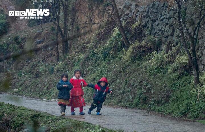 Sa Pa rét hơn 12°C giữa mùa hè- Ảnh 1.