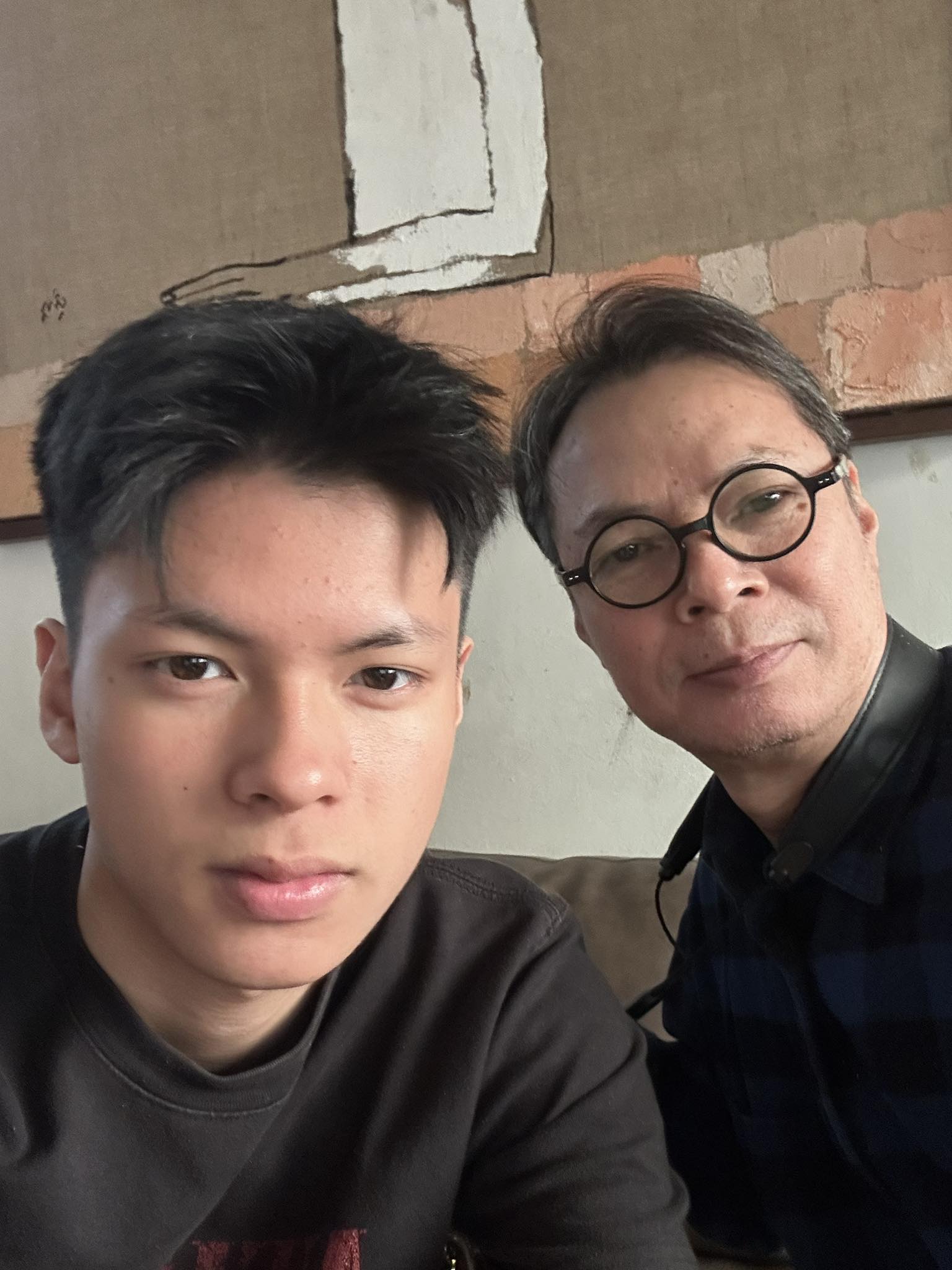 Sao nhí Bố Ơi Mình Đi Đâu Thế bị bố "bóc phốt" mồm leo lẻo, nhưng dân tình chỉ thấy học giỏi và cực đẹp trai- Ảnh 3.