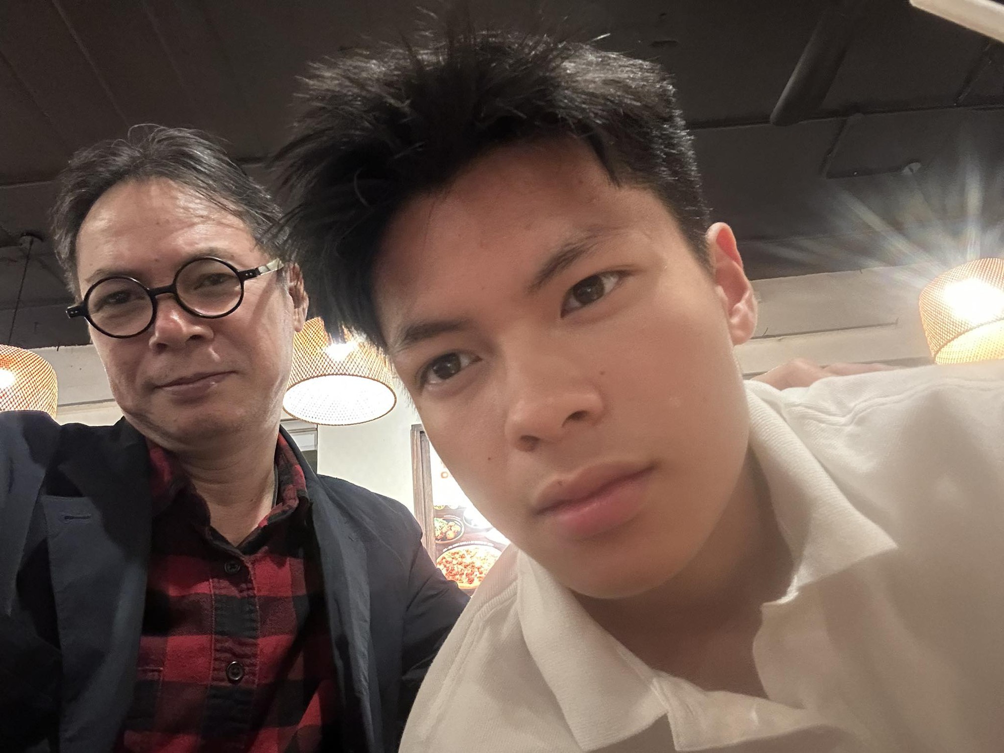 Sao nhí Bố Ơi Mình Đi Đâu Thế bị bố "bóc phốt" mồm leo lẻo, nhưng dân tình chỉ thấy học giỏi và cực đẹp trai- Ảnh 4.