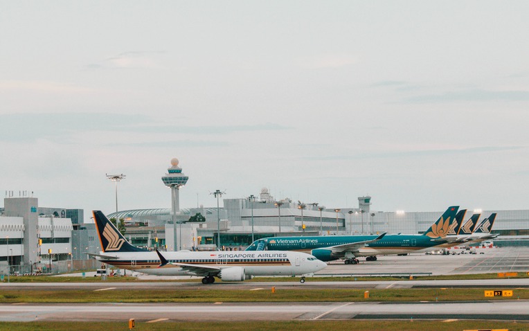 Lợi nhuận kỷ lục, toàn bộ nhân sự của một hãng bay sẽ nhận thưởng 7,45 tháng lương- Ảnh 1.