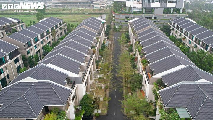 Bất động sản bỏ hoang gây 'thừa đất, thiếu chỗ ở': Đã đến lúc mạnh tay đánh thuế- Ảnh 1.