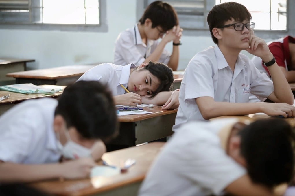 Tỷ lệ ‘chọi' vào lớp 10 nghẹt thở: 'Nằm mơ em cũng nghĩ đến đề thi, điểm thấp'- Ảnh 1.