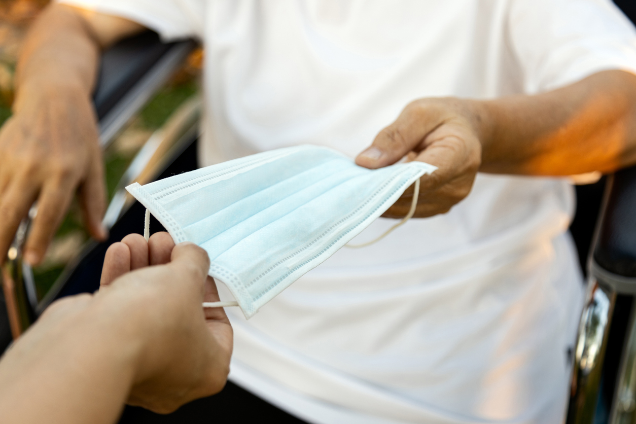 Triệu chứng khác biệt của biến chủng COVID-19 mới xuất hiện tại TP.HCM- Ảnh 2.