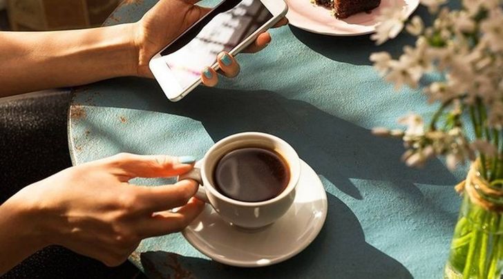 Ngày nào cũng uống cà phê để tỉnh táo, cô gái 24 tuổi không ngờ bị thủng ruột, suýt mất mạng vì 1 sai lầm- Ảnh 1. Ngày nào cũng uống cà phê để tỉnh táo, cô gái 24 tuổi không ngờ bị thủng ruột, suýt mất mạng vì 1 sai lầm- Ảnh 1.