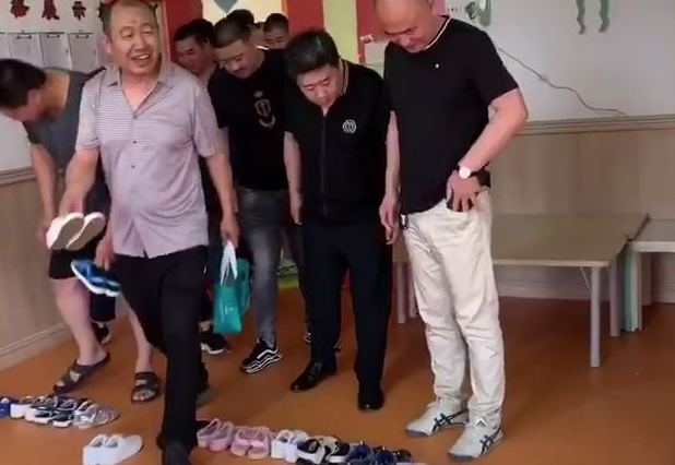 Đi họp phụ huynh cuối năm, tôi sững sờ trước 1 CẢNH TƯỢNG - Về nhà tôi lập tức thay đổi thái độ với con, nhận ra 4 BÀI HỌC trên hành trình làm cha mẹ- Ảnh 2. Đi họp phụ huynh cuối năm, tôi sững sờ trước 1 CẢNH TƯỢNG - Về nhà tôi lập tức thay đổi thái độ với con, nhận ra 4 BÀI HỌC trên hành trình làm cha mẹ- Ảnh 2.