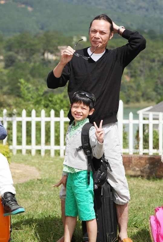 Sao nhí Bố Ơi Mình Đi Đâu Thế bị bố "bóc phốt" mồm leo lẻo, nhưng dân tình chỉ thấy học giỏi và cực đẹp trai- Ảnh 1.