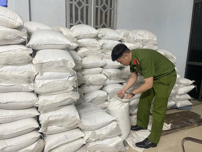 Lạnh người với quy trình sản xuất hàng giá đỗ ngậm hóa chất độc hại- Ảnh 4. Lạnh người với quy trình sản xuất hàng giá đỗ ngậm hóa chất độc hại- Ảnh 4.