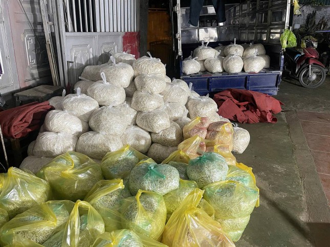 Lạnh người với quy trình sản xuất hàng giá đỗ ngậm hóa chất độc hại- Ảnh 6. Lạnh người với quy trình sản xuất hàng giá đỗ ngậm hóa chất độc hại- Ảnh 6.