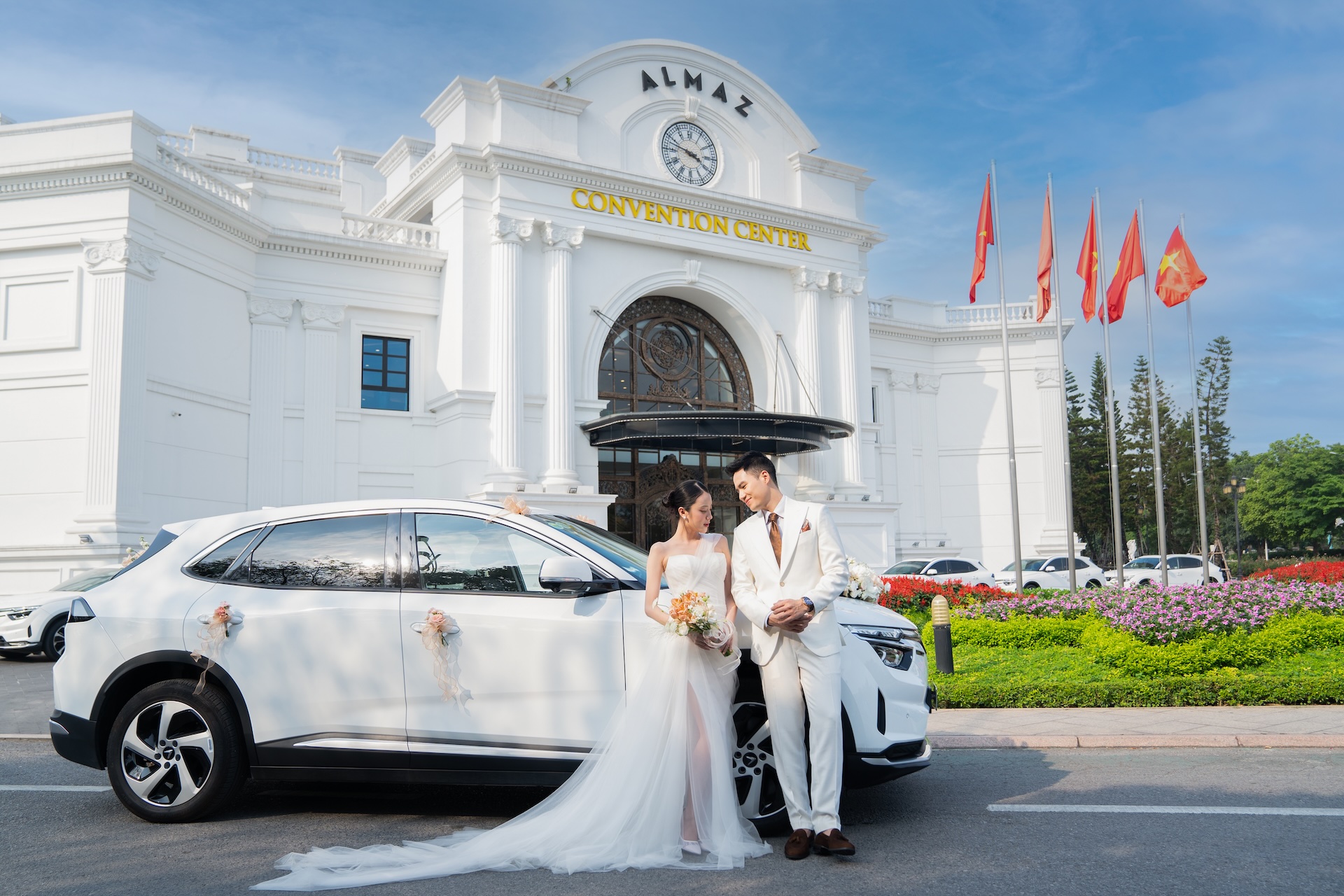 Công ty của doanh nhân Phạm Nhật Minh Hoàng mở mảng kinh doanh mới: Cho thuê xe đón dâu giá từ 1,26 triệu đồng- Ảnh 2. Công ty của doanh nhân Phạm Nhật Minh Hoàng mở mảng kinh doanh mới: Cho thuê xe đón dâu giá từ 1,26 triệu đồng- Ảnh 2.