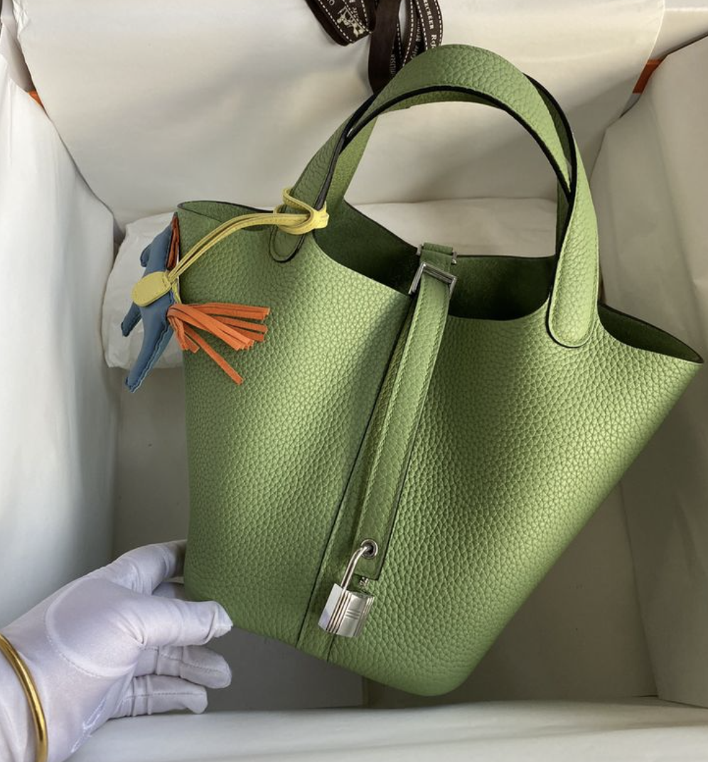 "Phú bà" Ngân Collagen và núi đồ hiệu lạ lắm: Toàn Hermès, Dior... mà nhìn kiểu gì cũng thấy "dại"- Ảnh 24.