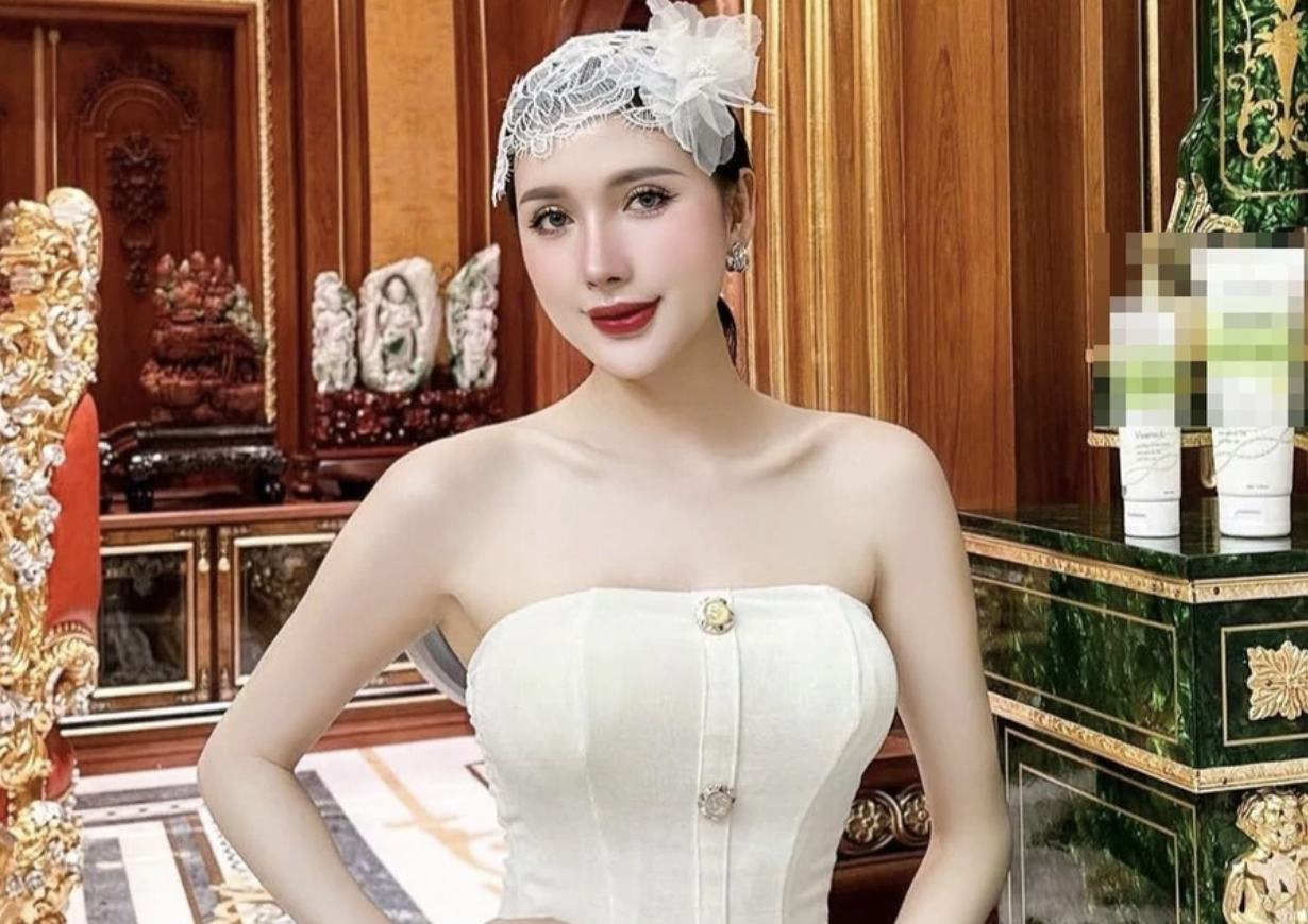 "Phú bà" Ngân Collagen và núi đồ hiệu lạ lắm: Toàn Hermès, Dior... mà nhìn kiểu gì cũng thấy "dại"- Ảnh 1.
