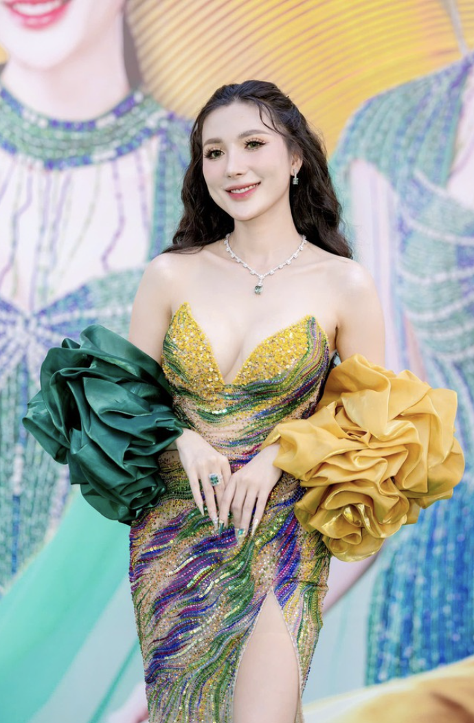 "Phú bà" Ngân Collagen và núi đồ hiệu lạ lắm: Toàn Hermès, Dior... mà nhìn kiểu gì cũng thấy "dại"- Ảnh 2.