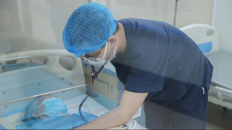 Hà Nội ghi nhận nhiều ca mắc COVID-19 nhất cả nước, Bộ Y tế phối hợp WHO chống dịch- Ảnh 1.