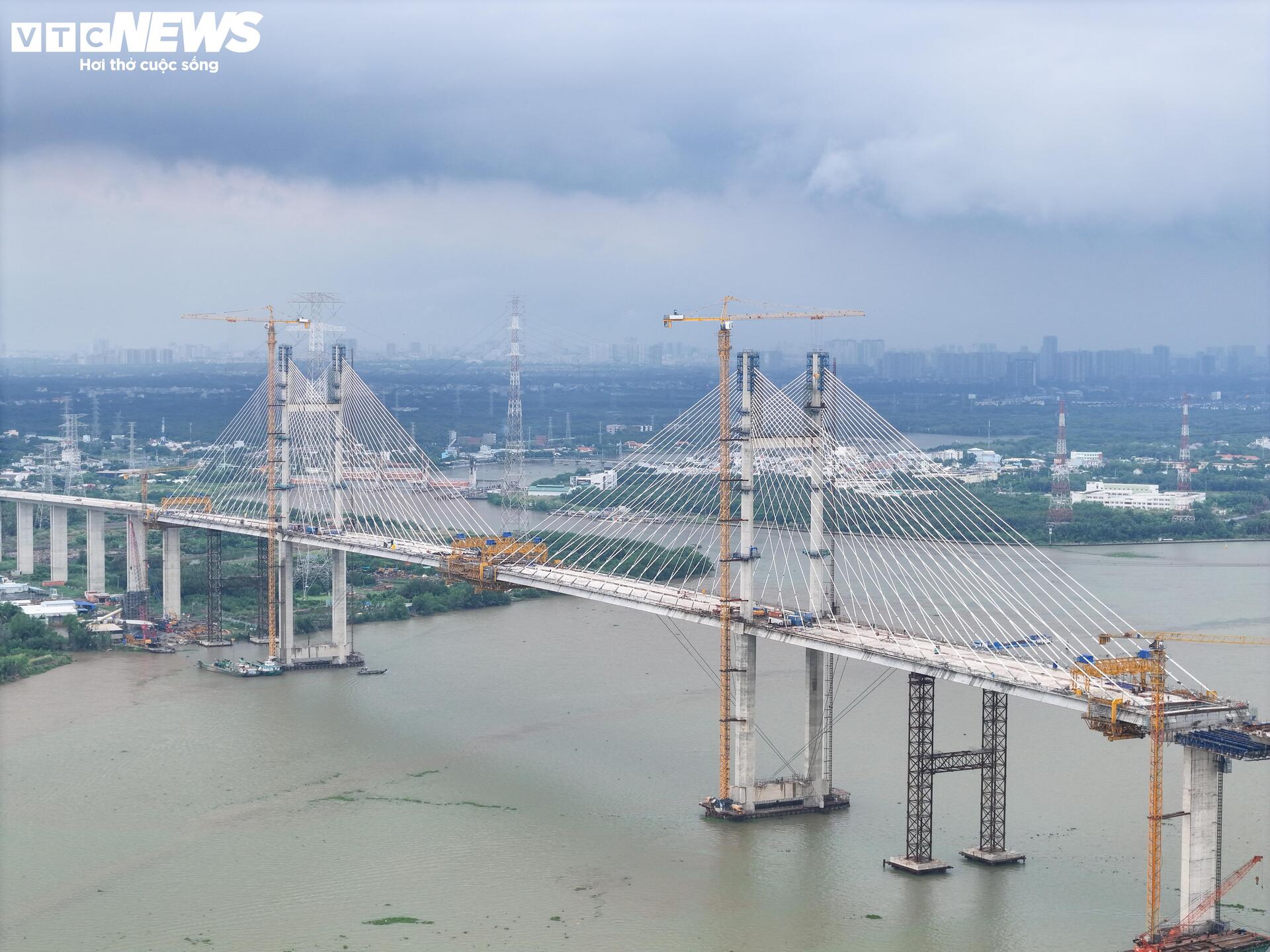 Diện mạo hai cầu dây văng tĩnh không cao nhất Việt Nam sau 10 năm khởi công- Ảnh 2. Diện mạo hai cầu dây văng tĩnh không cao nhất Việt Nam sau 10 năm khởi công- Ảnh 2.