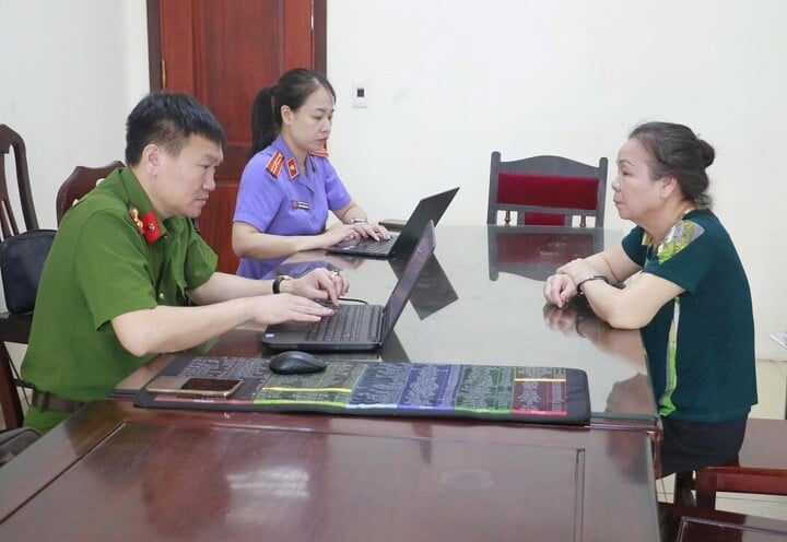 Phá đường dây buôn bán gần nửa triệu sản phẩm kem đánh răng, dầu gội đầu giả- Ảnh 2.