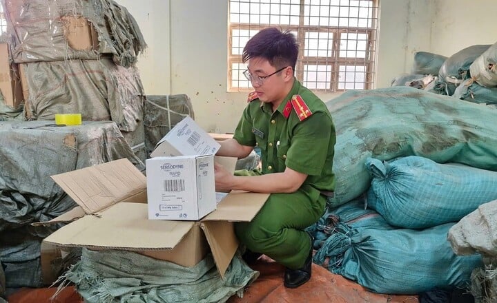 Phá đường dây buôn bán gần nửa triệu sản phẩm kem đánh răng, dầu gội đầu giả- Ảnh 1.