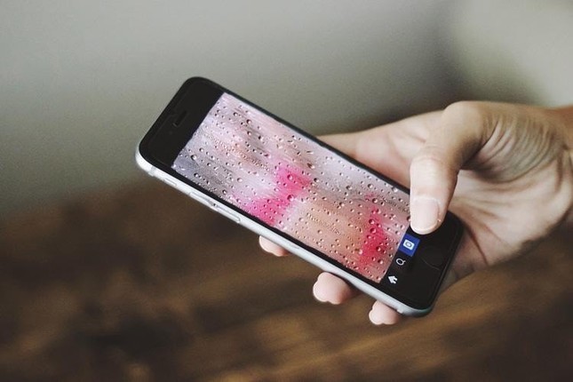 Hà Nội: Cô gái bị tống tiền vì livestream 'hở ngực' trên mạng- Ảnh 1.