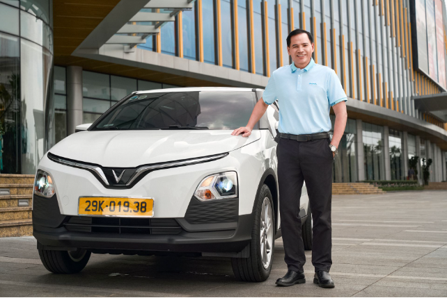 Vào mùa cao điểm vận doanh, tài xế đầu tư xe điện để tham gia taxi công nghệ - Ảnh 1.