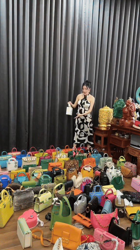 "Phú bà" Ngân Collagen và núi đồ hiệu lạ lắm: Toàn Hermès, Dior... mà nhìn kiểu gì cũng thấy "dại"- Ảnh 7.