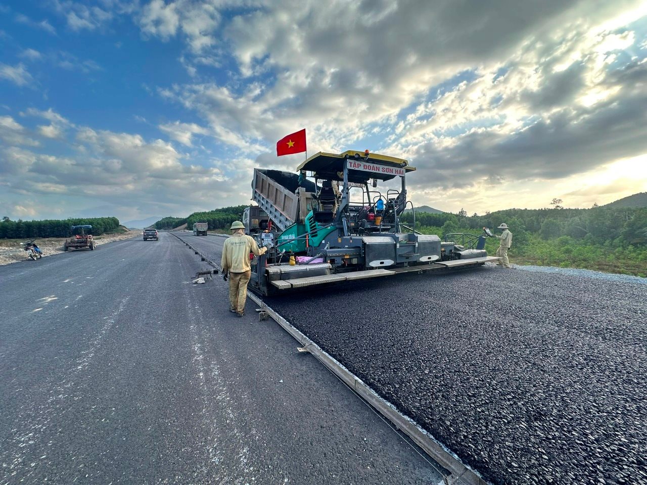 Trượt thầu, lãnh đạo Tập đoàn Sơn Hải khẳng định: "Sẽ kiến nghị chính thức với Bình Phước"- Ảnh 1. Trượt thầu, lãnh đạo Tập đoàn Sơn Hải khẳng định: "Sẽ kiến nghị chính thức với Bình Phước"- Ảnh 1.