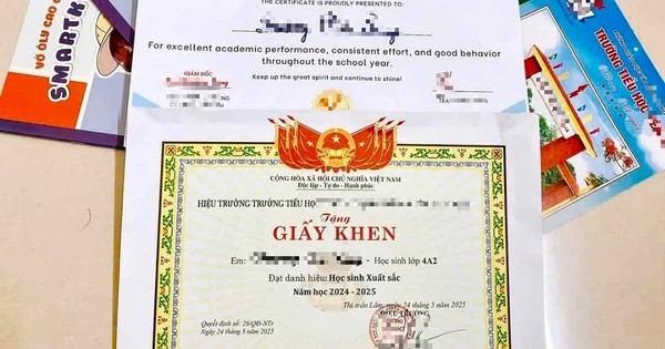 Nhiều phụ huynh "khoe" giấy khen của con, công an ra cảnh báo- Ảnh 1.
