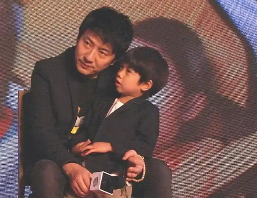 Chuyên gia nói thẳng: Cha mẹ cứ vô tư làm 5 điều này, người "gánh nghiệp" sẽ là con- Ảnh 2.