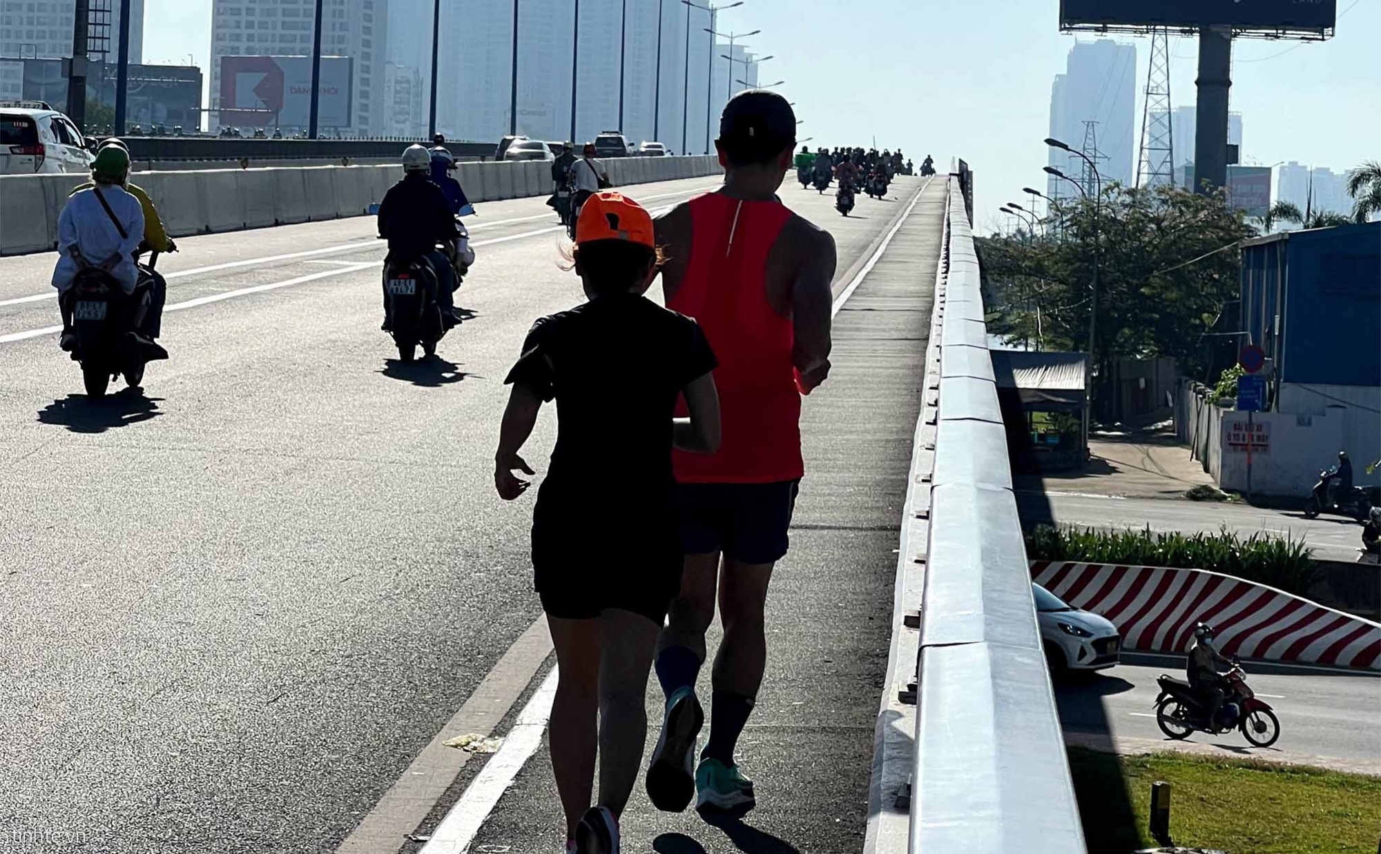 Đi bộ là "liều thuốc trường sinh" tốt nhất, nhưng có 2 kiểu đi bộ chẳng khác nào "bức tử lá phổi", giảm chức năng hô hấp- Ảnh 1.