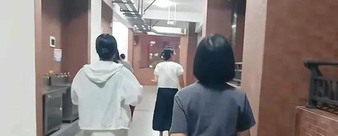 1 trường tổ chức họp phụ huynh "kiểu mới" gây tranh luận, có người nói: Sống gần 40 năm mới nghe lần đầu- Ảnh 1. 1 trường tổ chức họp phụ huynh "kiểu mới" gây tranh luận, có người nói: Sống gần 40 năm mới nghe lần đầu- Ảnh 1.