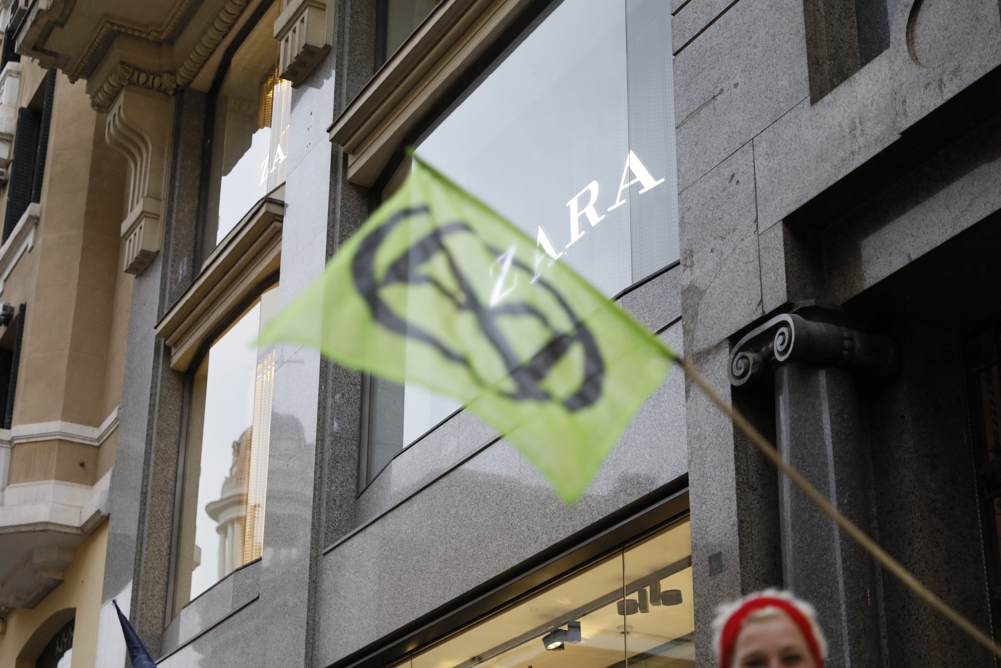 Zara, SHEIN, H&M: Tam giác fast fashion lớn nhất hành tinh làm "thời trang bền vững" hay chỉ là chiêu trò "tẩy xanh"- Ảnh 1.