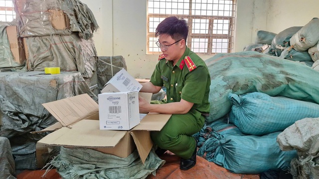 Gần nửa triệu sản phẩm kem đánh răng, dầu gội giả cua 'ba trùm' Phạm Thi Sáng: Có những hãng nào?- Ảnh 5. Gần nửa triệu sản phẩm kem đánh răng, dầu gội giả cua 'ba trùm' Phạm Thi Sáng: Có những hãng nào?- Ảnh 5.