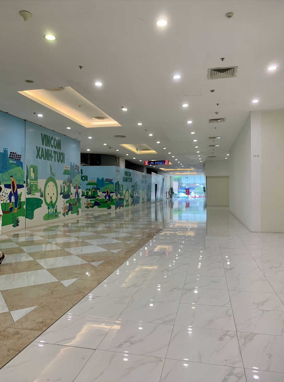 Một TTTM tại Hà Nội bỗng vắng tanh cả 5 tầng, hàng quán dọn đi hết: Sự thật là gì?- Ảnh 2.