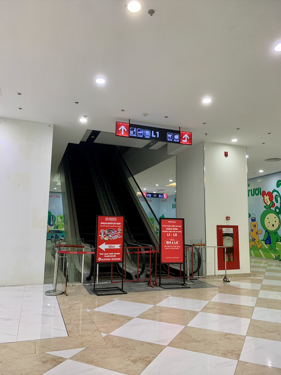 Một TTTM tại Hà Nội bỗng vắng tanh cả 5 tầng, hàng quán dọn đi hết: Sự thật là gì?- Ảnh 3.